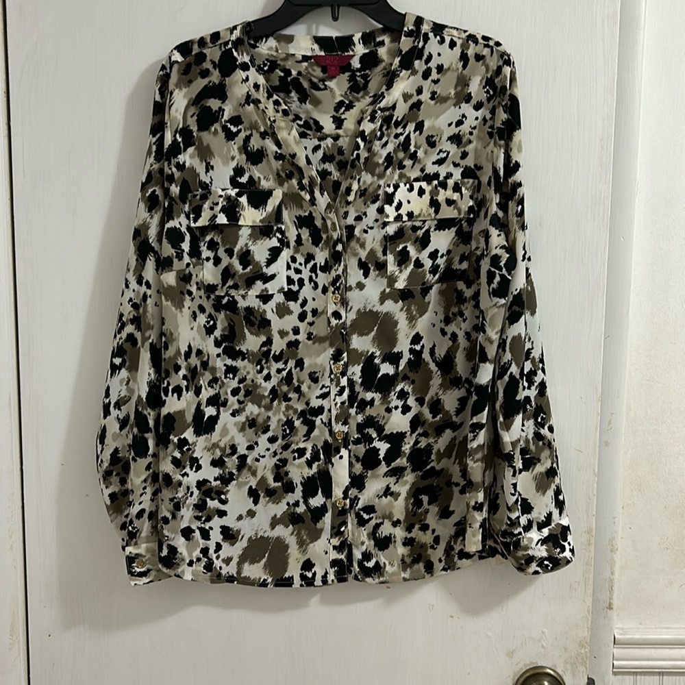 212 Leopard Print V-Neck, Long Sleeves Cream, Taupe and Black Blouse.  Size XL